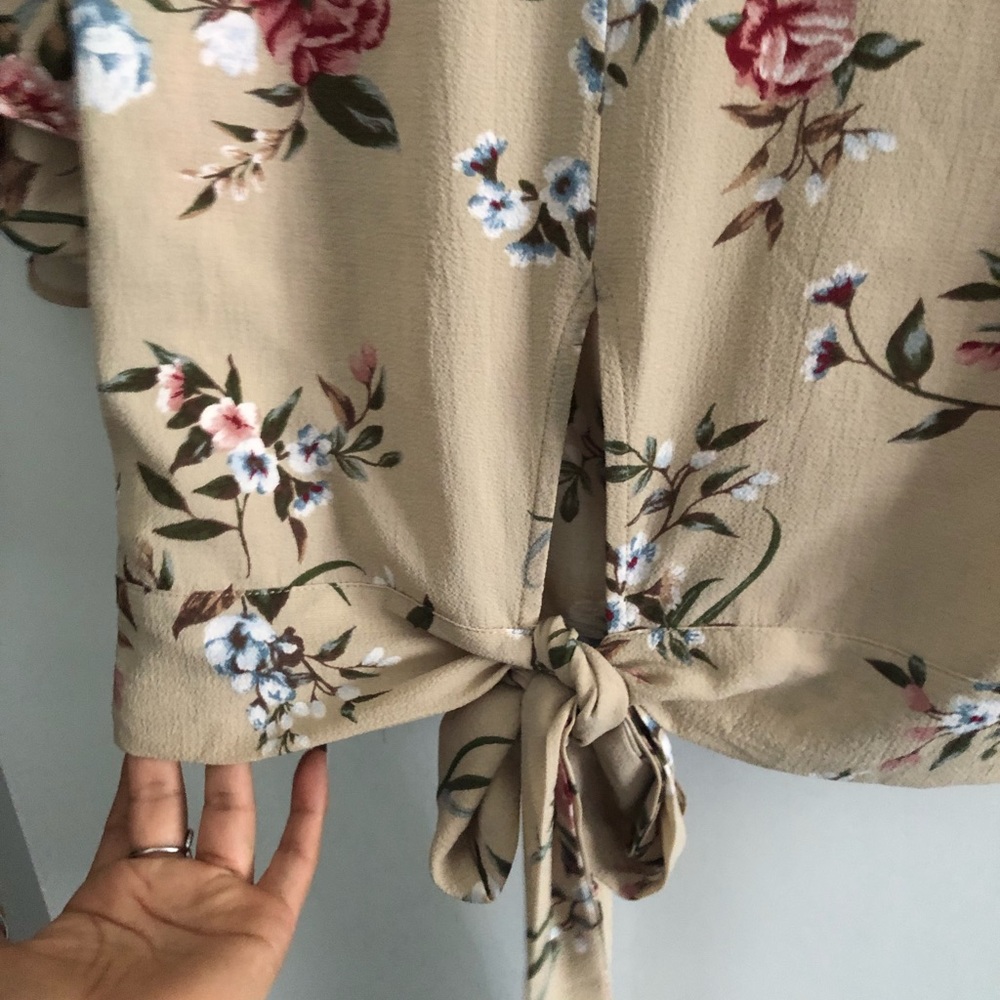 NWT Floral Top - Picture 4 of 5